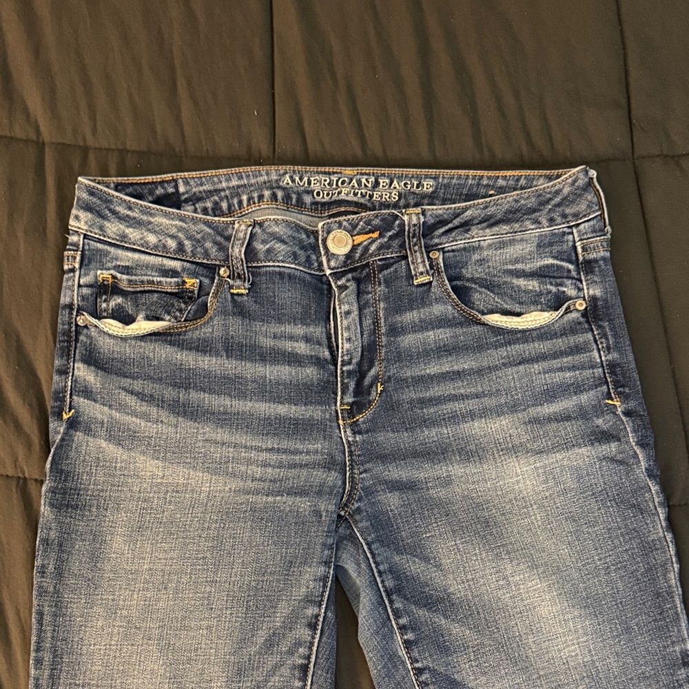 American Eagle Outfitters Women’s Distressed Dark Blue Skinny Jeans